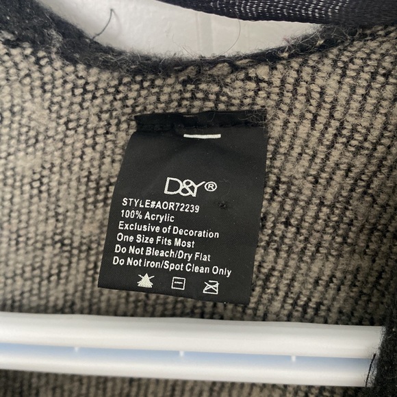 Knit Shawl cape - Picture 2 of 4